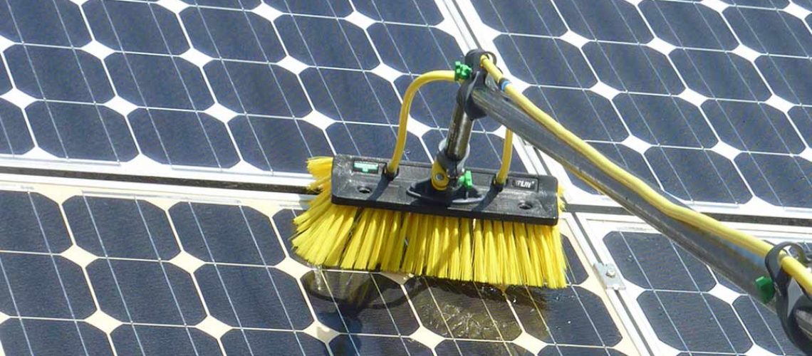 Application-Solar-Panel-Cleaning
